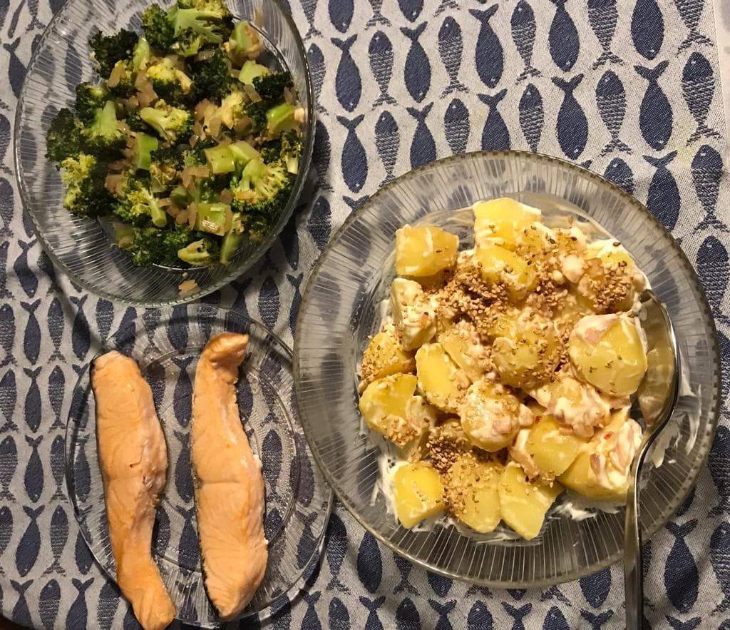 HelloFresh review - Zalmfilet op bord (bovenaanzicht)