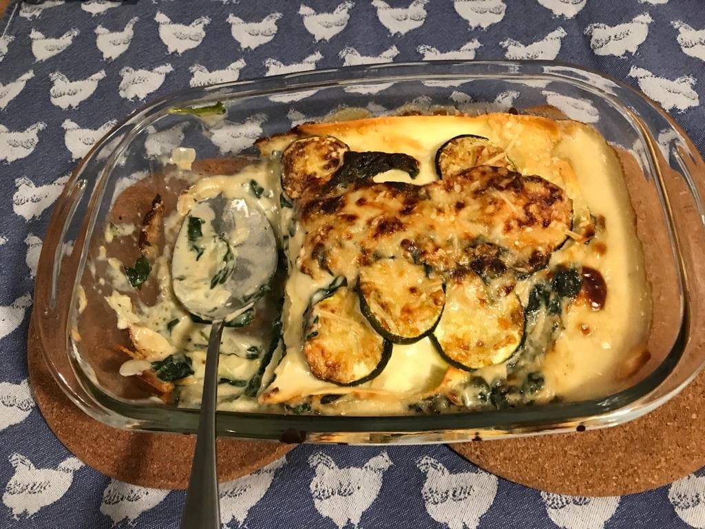 HelloFresh review - Vegetarische lasagne met opscheplepel